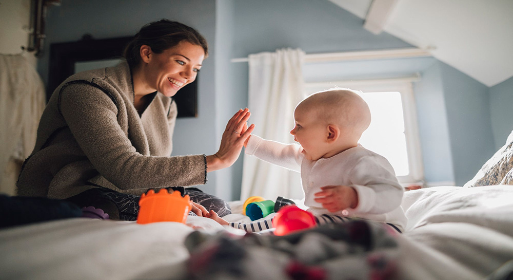 En esta etapa muchos de los bebes empiezan a realizar algunas actividades que están mas relacionados al desarrollo del lenguaje, social y su desarrollo motor con algunos movimientos involuntarios.