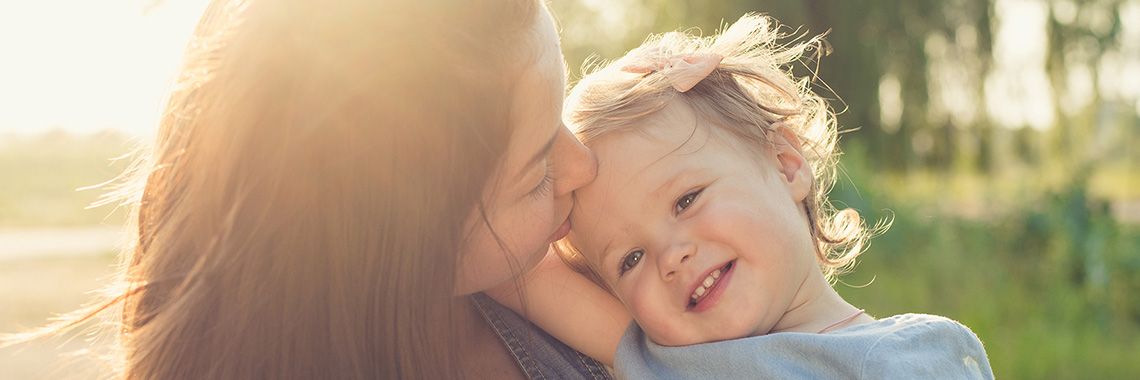 No hay duda de que los niños pequeños pueden ser una ternura. Durante los primeros años el principal vínculo es con su madre y a ella es a quien mostrarán sus alegrías y tristezas.